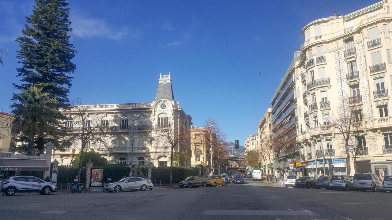 Apartment Center Nice,1 , 2 Balcons *